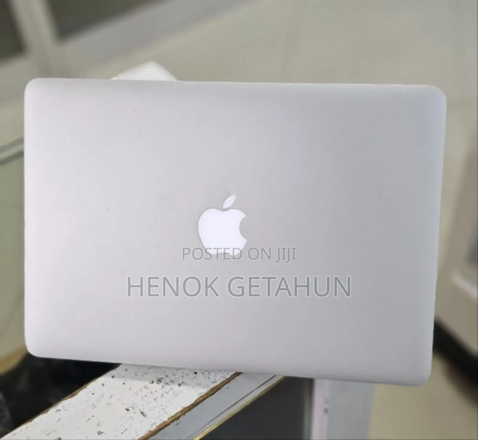 New Laptop Apple MacBook 2017 8GB Intel Core i5 SSD 256GB