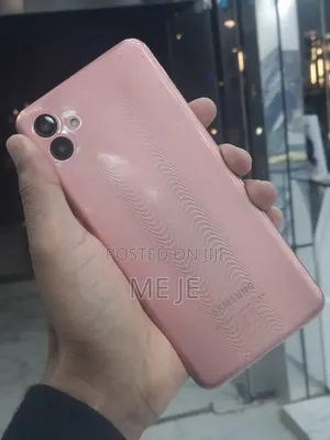 Photo - Samsung Galaxy A04e 64 GB Red