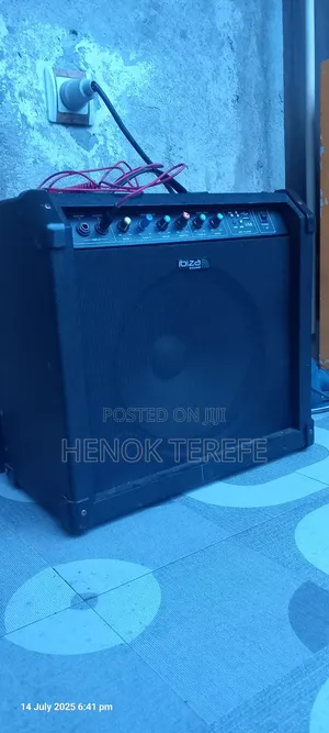 Photo - Guitar Amplifier