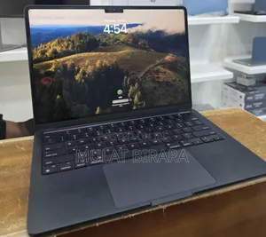 Photo - New Laptop Apple MacBook Air 2022 M2 8GB Apple M2 SSD 256GB