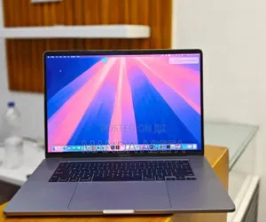 New Laptop Apple MacBook Pro 2019 16GB Intel Core I7 SSD 512GB