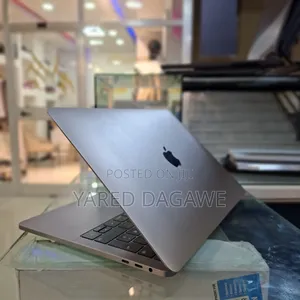 New Laptop Apple MacBook Pro 2019 8GB Intel Core I5 SSD 256GB