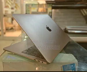 New Laptop Apple MacBook Pro 2019 8GB Intel Core I5 SSD 256GB