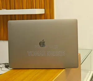 New Laptop Apple MacBook Pro 2019 16GB Intel Core i7 SSD 512GB
