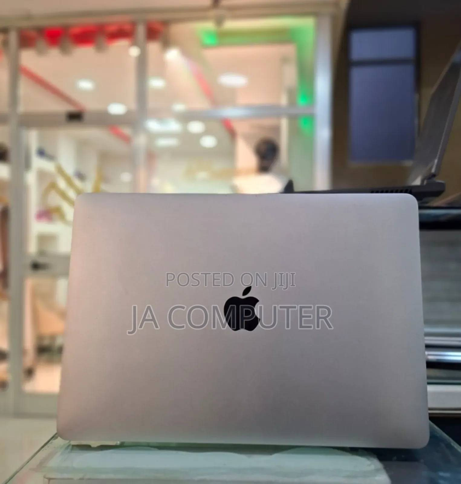 New Laptop Apple MacBook Pro 2019 8GB Intel Core I5 SSD 512GB