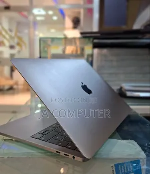 New Laptop Apple MacBook Pro 2019 8GB Intel Core I5 SSD 512GB