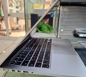 New Laptop Apple MacBook Pro 2019 8GB Intel Core I5 SSD 256GB