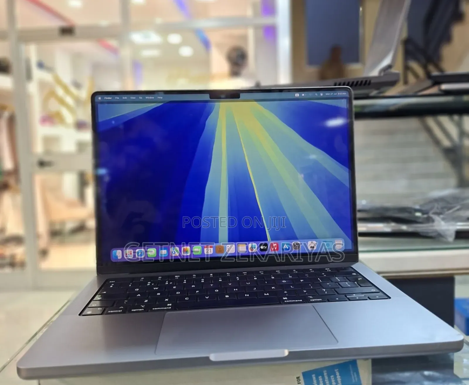 New Laptop Apple MacBook Pro 2021 M1 16GB Apple M1 Pro SSD 512GB