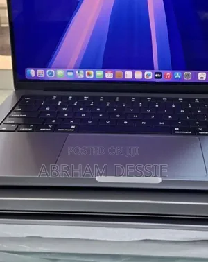 New Laptop Apple MacBook 16GB Apple M1 SSD 1T