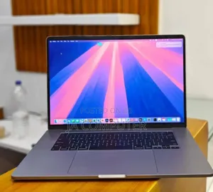 Photo - New Laptop Apple MacBook Pro 2019 16GB Intel Core I7 SSD 512GB