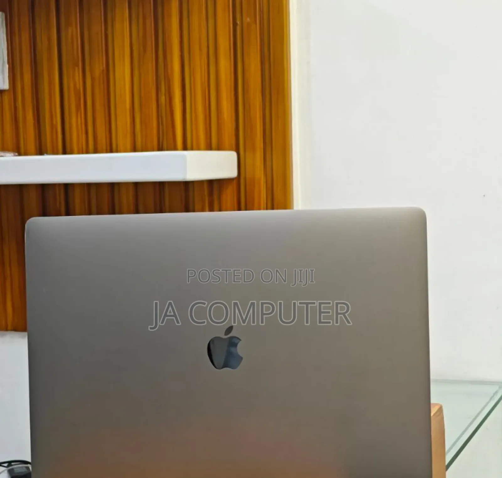 New Laptop Apple MacBook Pro 2019 16GB Intel Core I7 SSD 512GB