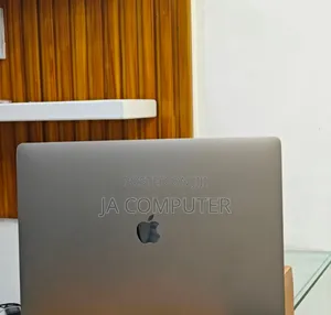 New Laptop Apple MacBook Pro 2019 16GB Intel Core I7 SSD 512GB