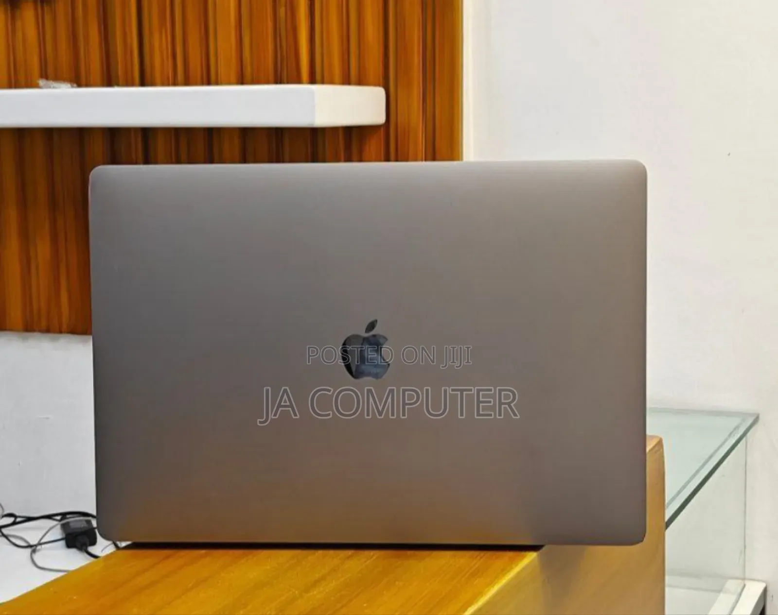 New Laptop Apple MacBook Pro 2019 16GB Intel Core I7 SSD 512GB