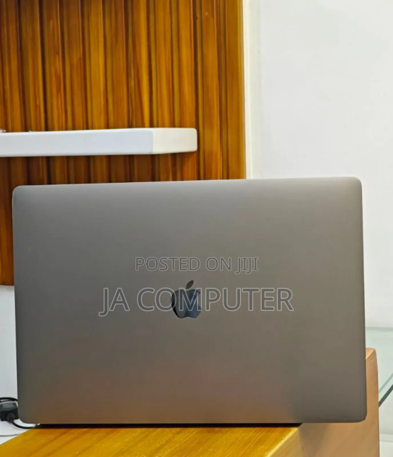 New Laptop Apple MacBook Pro 2019 16GB Intel Core I7 SSD 512GB