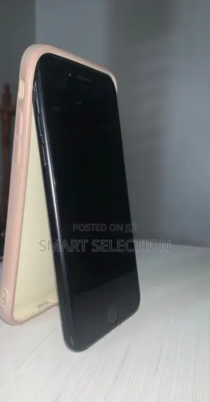 Apple iPhone SE (2020) 128 GB Black