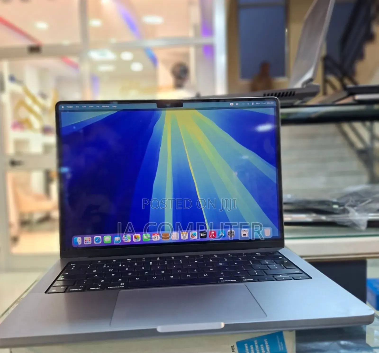 New Laptop Apple MacBook Pro 2021 M1 16GB Apple M1 Pro SSD 512GB