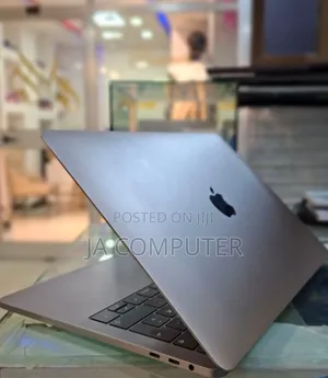 New Laptop Apple MacBook Pro 2019 8GB Intel Core I5 SSD 256GB