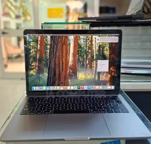 Photo - New Laptop Apple MacBook Pro 2019 8GB Intel Core I5 SSD 256GB