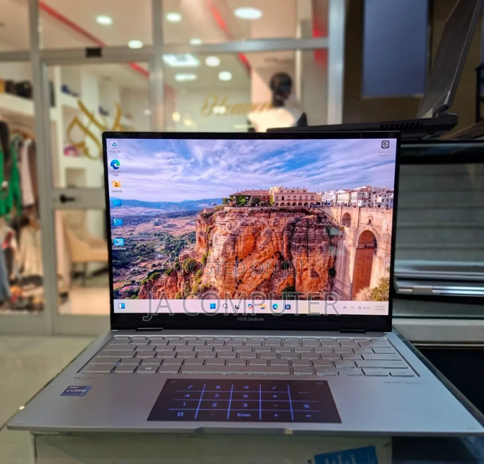 New Laptop Asus ZenBook Flip 14 UX461UN 16GB Intel Core I7 SSD 1T