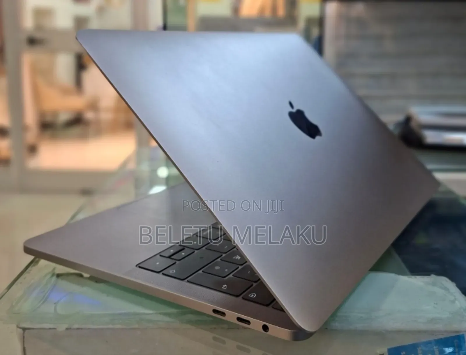 New Laptop Apple MacBook Pro 2019 8GB Intel Core I5 SSD 256GB