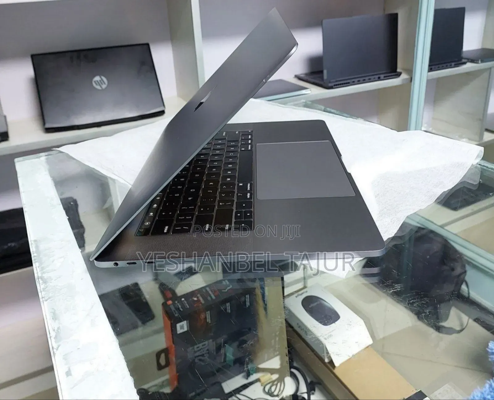 New Laptop Apple MacBook Pro 2019 16GB Intel Core I7 SSD 512GB