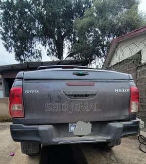 Toyota Hilux 2020 Gray