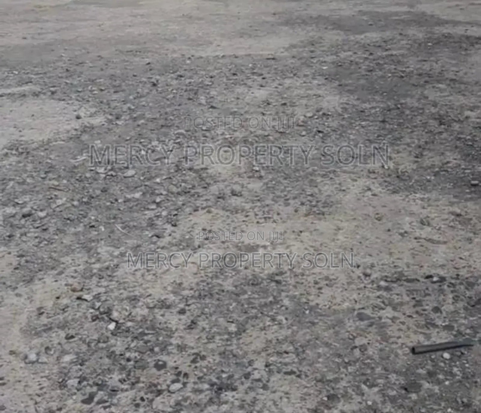 የሚከራይ በብሎኬት የታጠረ ቦታ አንስተኛ መጋዘን ጋር Well Fenced Land for Rent