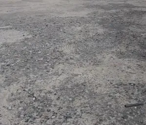 የሚከራይ በብሎኬት የታጠረ ቦታ አንስተኛ መጋዘን ጋር Well Fenced Land for Rent