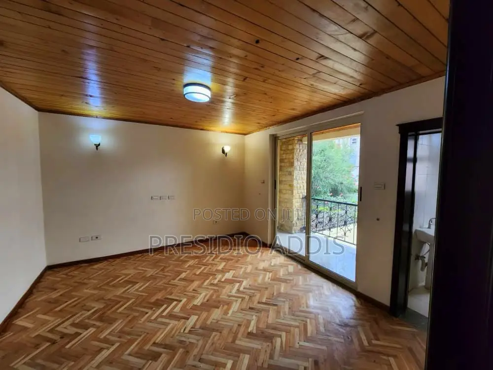 4bdrm Villa in Lideta for sale