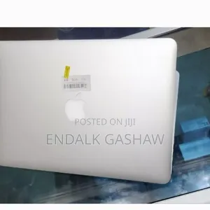 New Laptop Apple MacBook 2015 8GB Intel Core I5 SSD 256GB