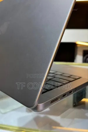 New Laptop Apple MacBook Pro M1 32GB Apple M1 Pro SSD 1T