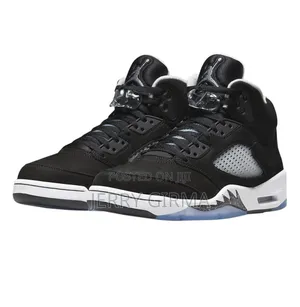 Photo - Air Jordan 5 Rtero Oreo