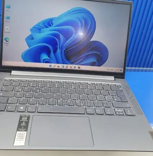 New Laptop Lenovo Yoga 700 16GB AMD Ryzen 7 SSD 1T