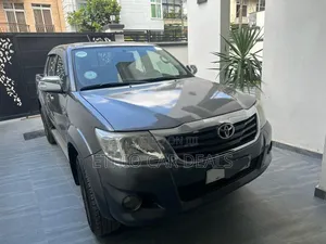 Photo - Toyota Hilux 2012 Black