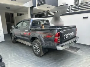 Toyota Hilux 2012 Black