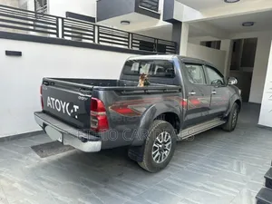 Toyota Hilux 2012 Black