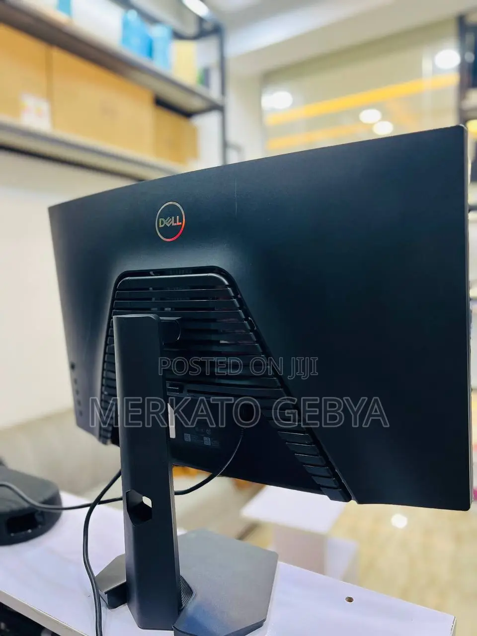  Dell 27-Inch Curved Gaming Monitor – 144hz Refresh Rate 