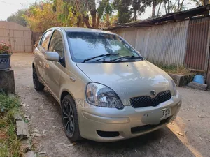 Photo - Toyota Vitz 2004 Gold