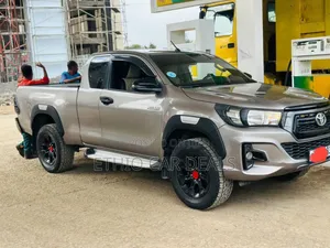 Toyota Hilux 2021 Gold