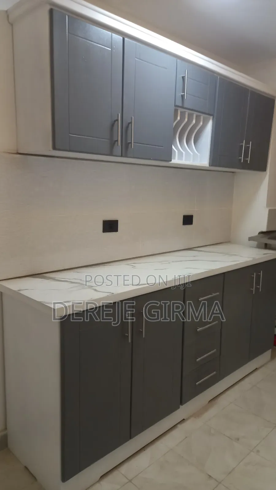 2ሜትር Kitchen Cabinet ከነተሰቃዩ