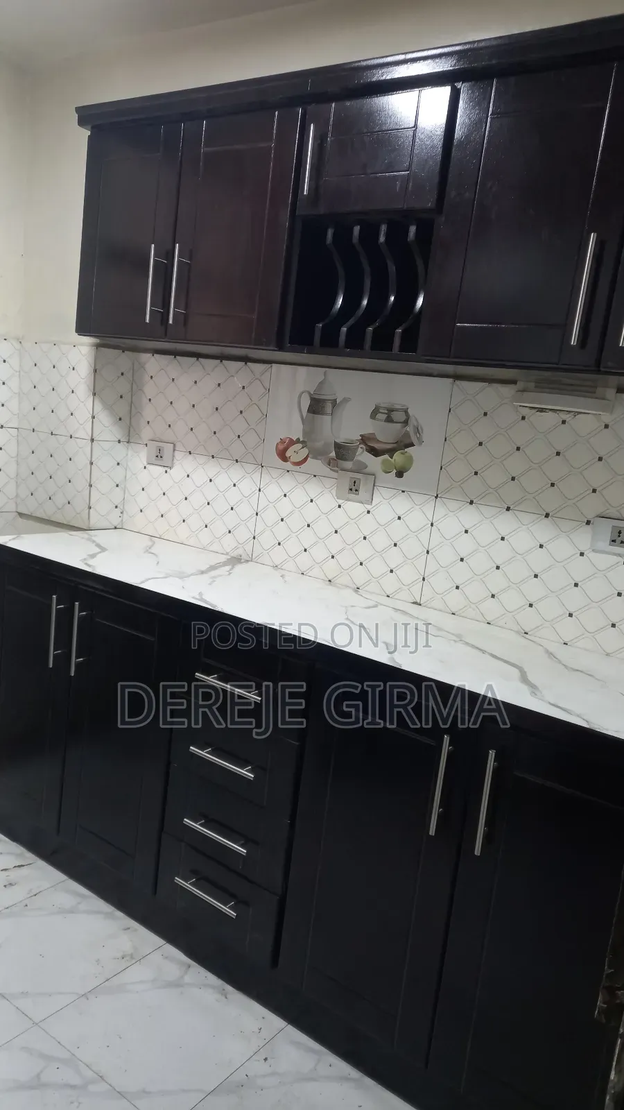 2ሜትር Kitchen Cabinet ከነተሰቃዩ