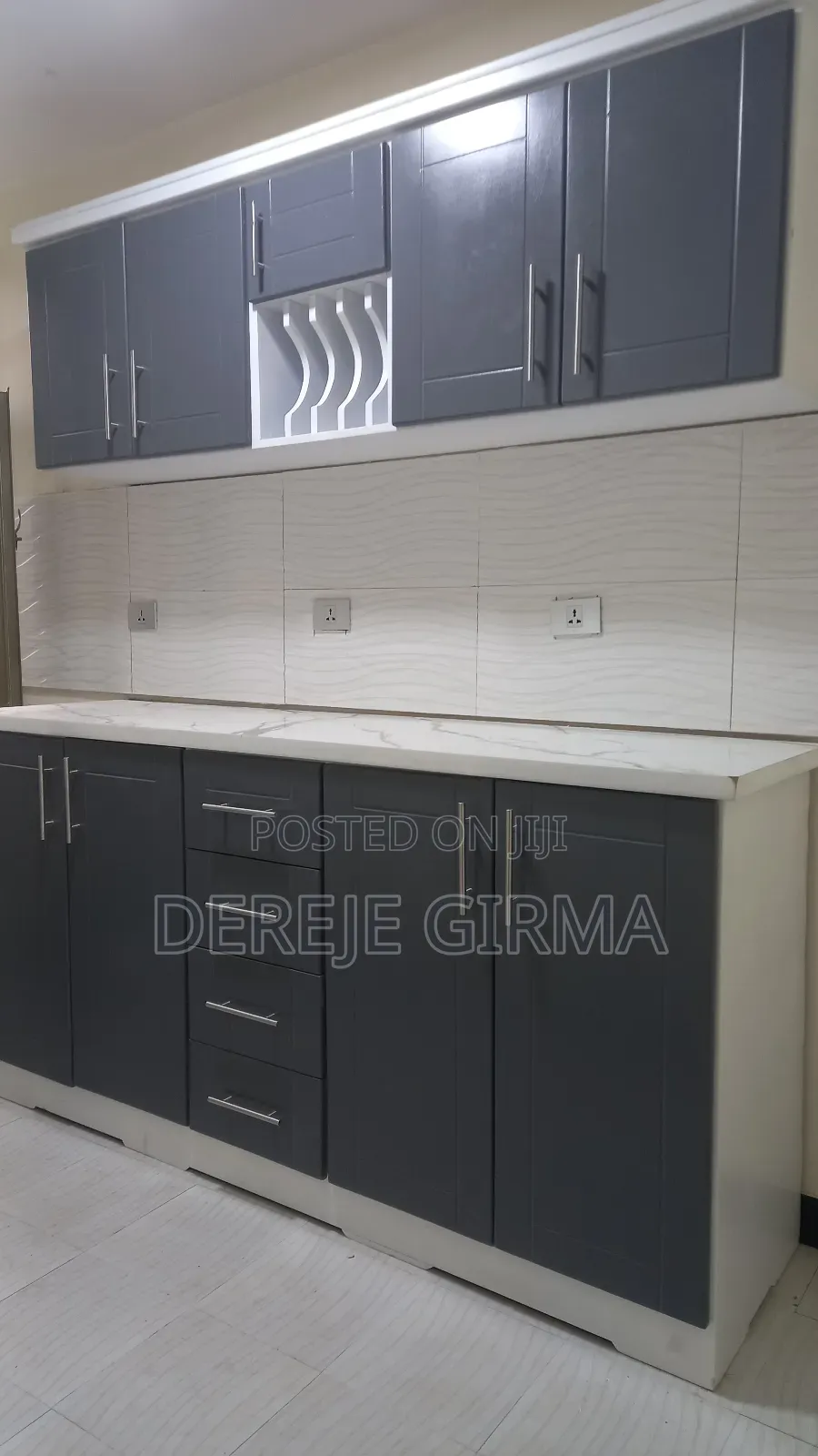 2ሜትር Kitchen Cabinet ከነተሰቃዩ