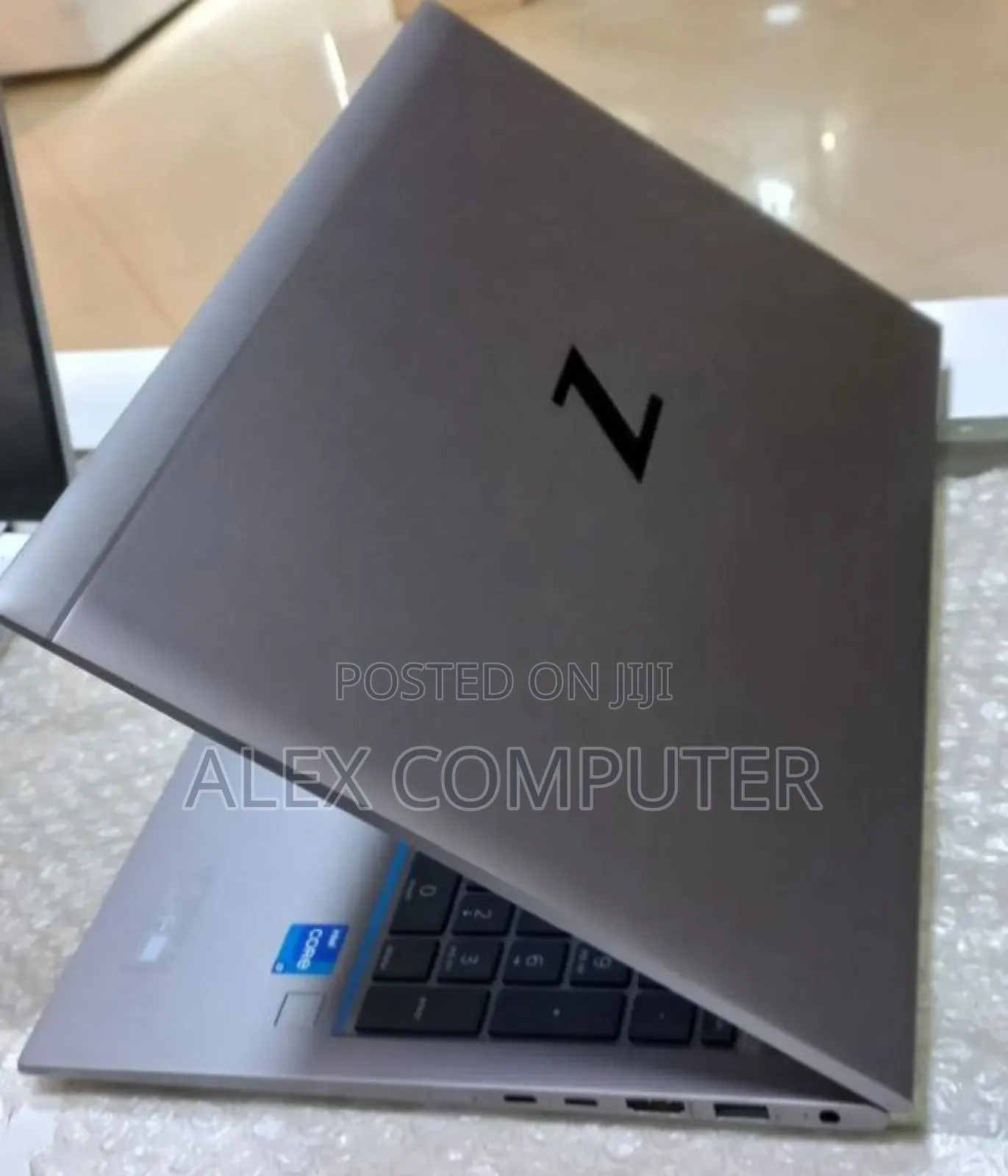 New Laptop HP ZBook Firefly G8 16GB Intel Core I7 SSD 512GB