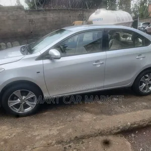 Toyota Yaris 2016 Silver