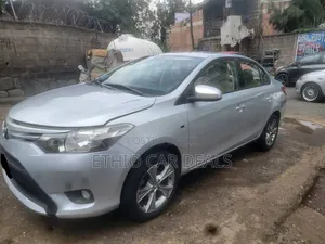 Photo - Toyota Yaris 2014 Silver