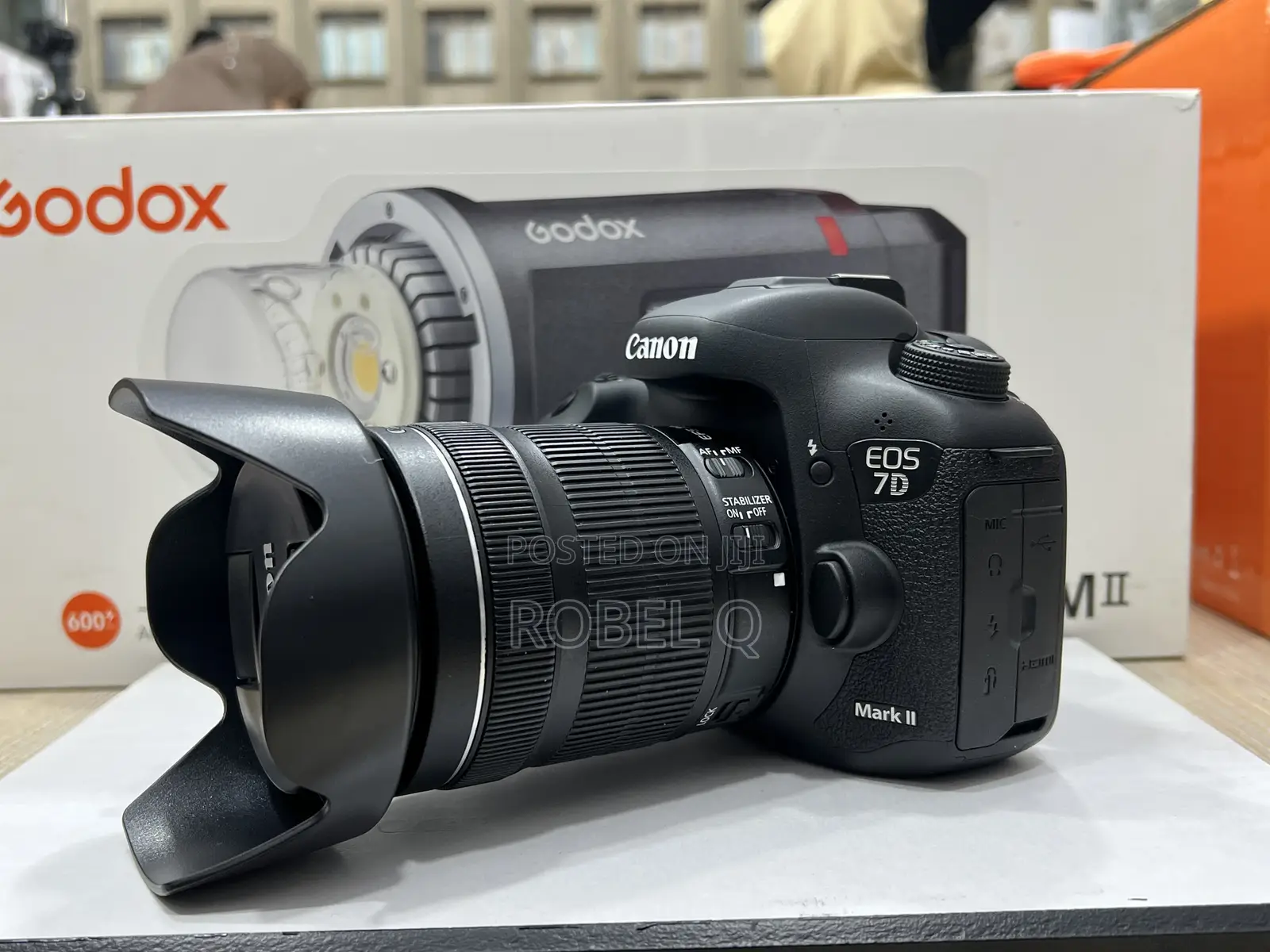 Canon Eos 7d Mark 2 With 18-135mm STM Lens