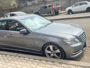 Photo - Mercedes-Benz E250 2011 Silver