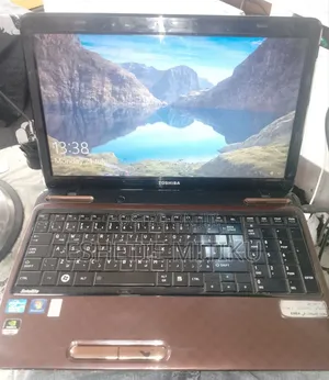 Laptop Toshiba 4GB Nvidia HDD 700GB