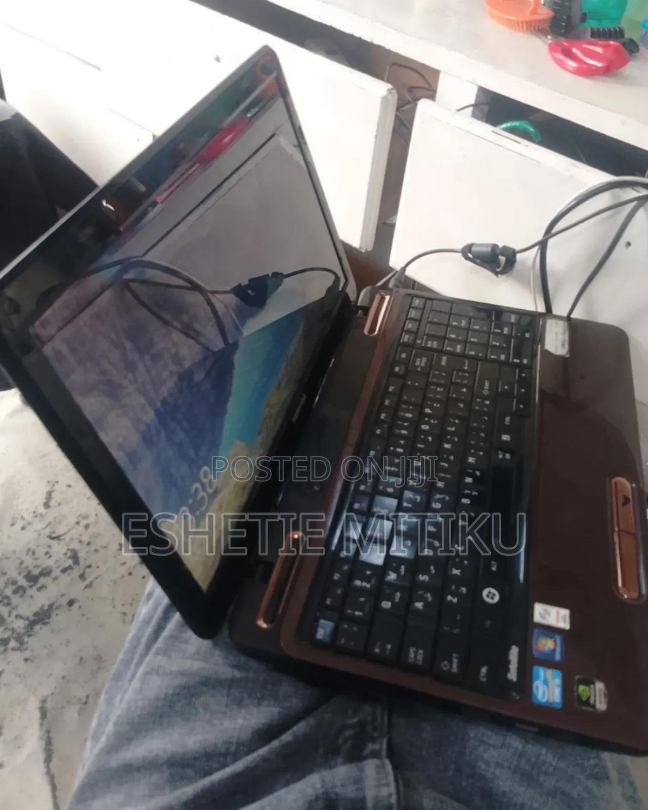 Laptop Toshiba 4GB Nvidia HDD 700GB