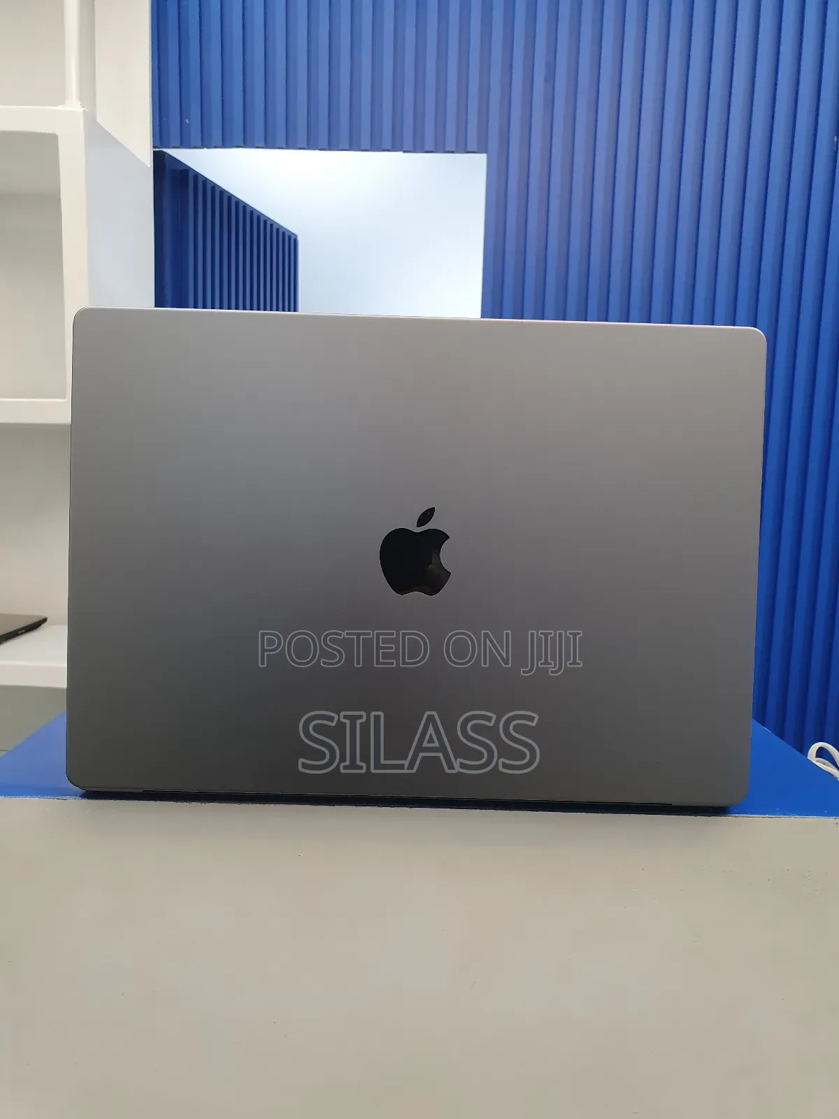New Laptop Apple MacBook Pro M1 16GB Apple M1 Pro SSD 1T